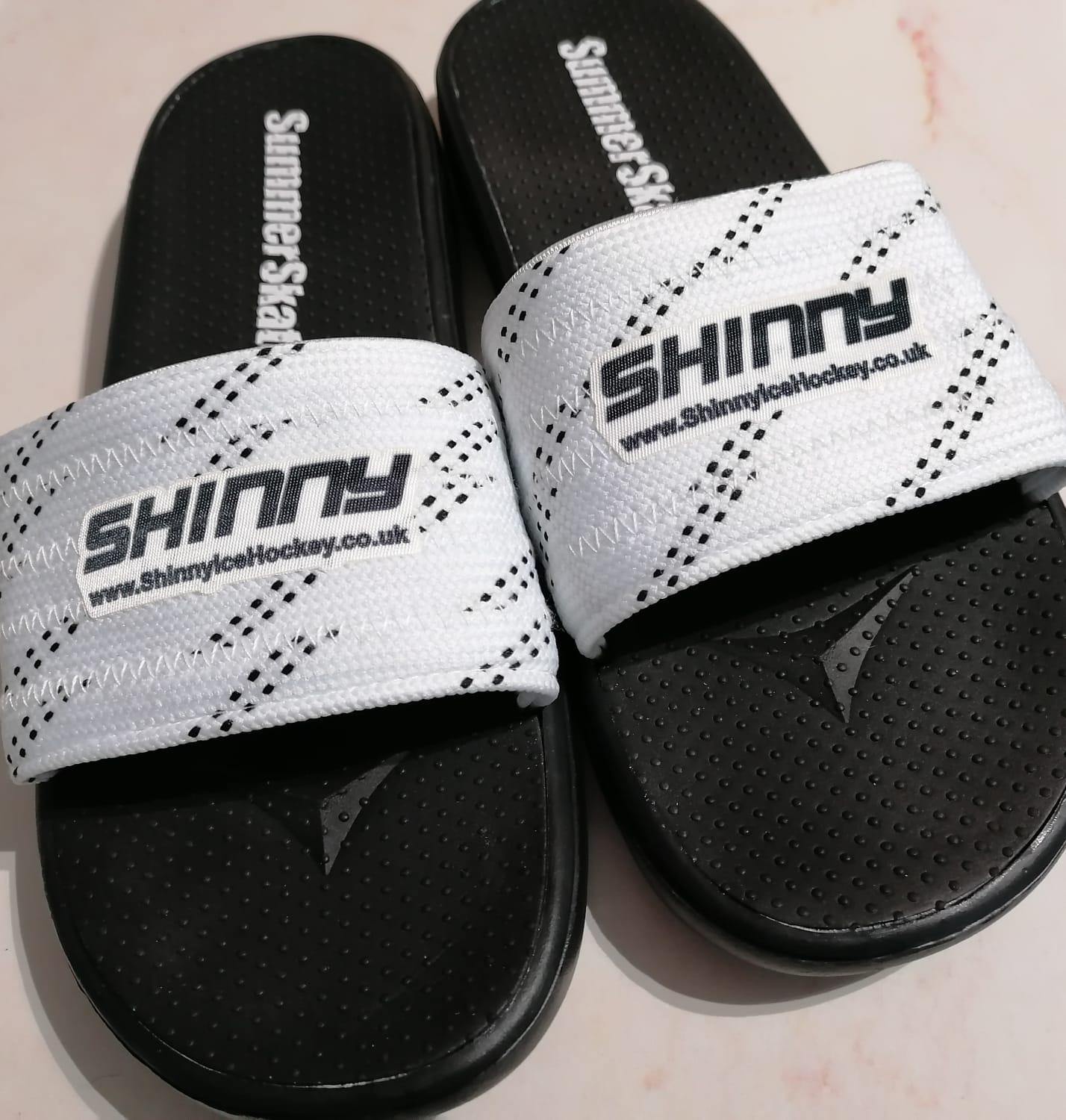 SHINNY SUMMERSKATES SLIDERS /  SANDALS